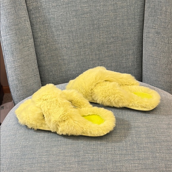 Fluffy Lime  Slippers Size 9/10 - Picture 4 of 8